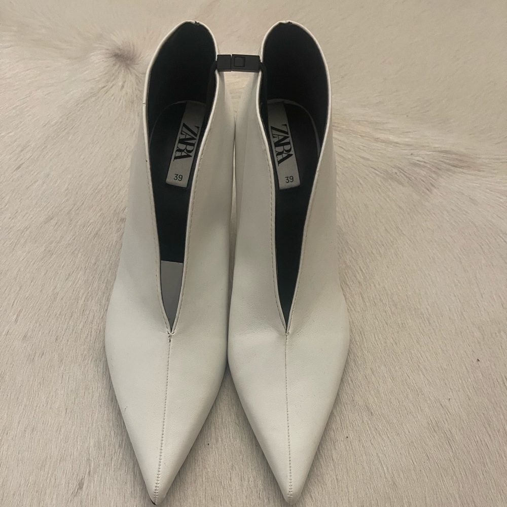 White Zara bootie